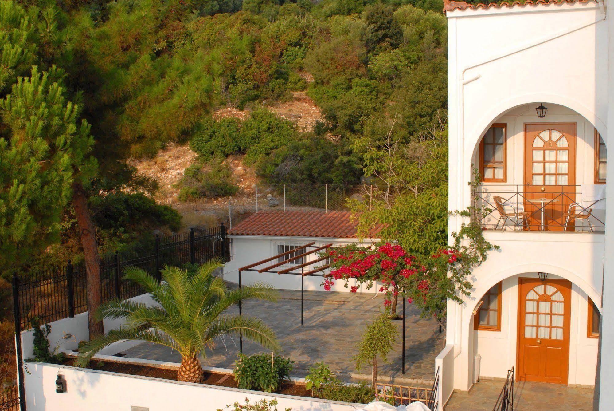 Travlos Studios Eleios-Pronnoi Exterior photo